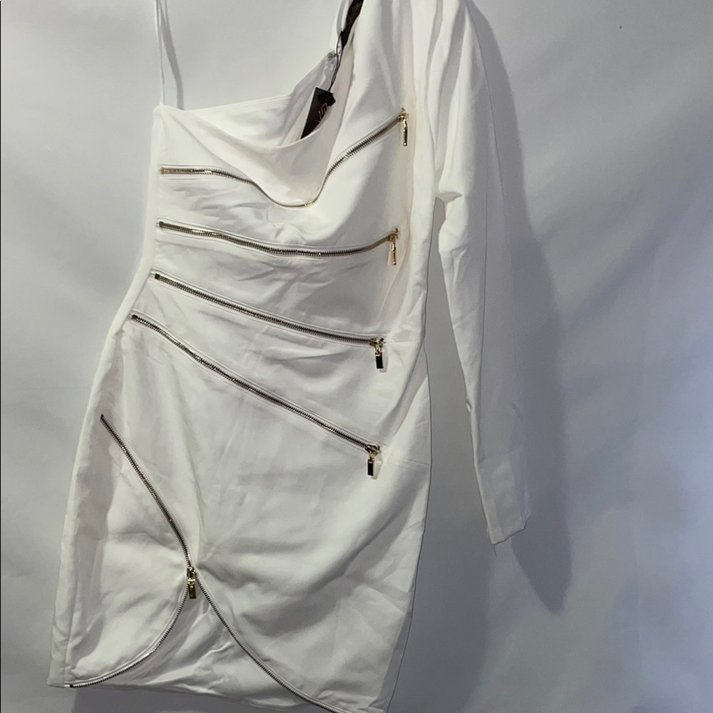 Chic Asymmetrical White Dress with Zipper Details